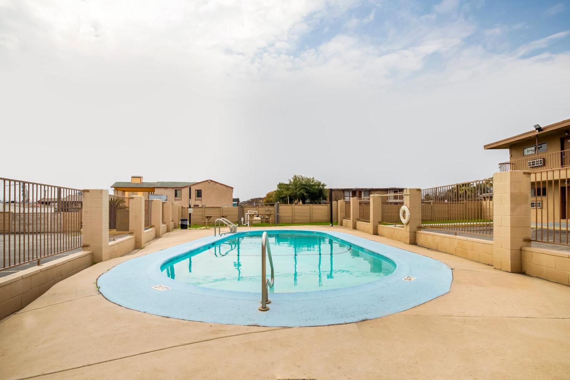 Oyo Hotel San Antonio Lackland Afb Seaworld Hwy 90 W Extérieur photo