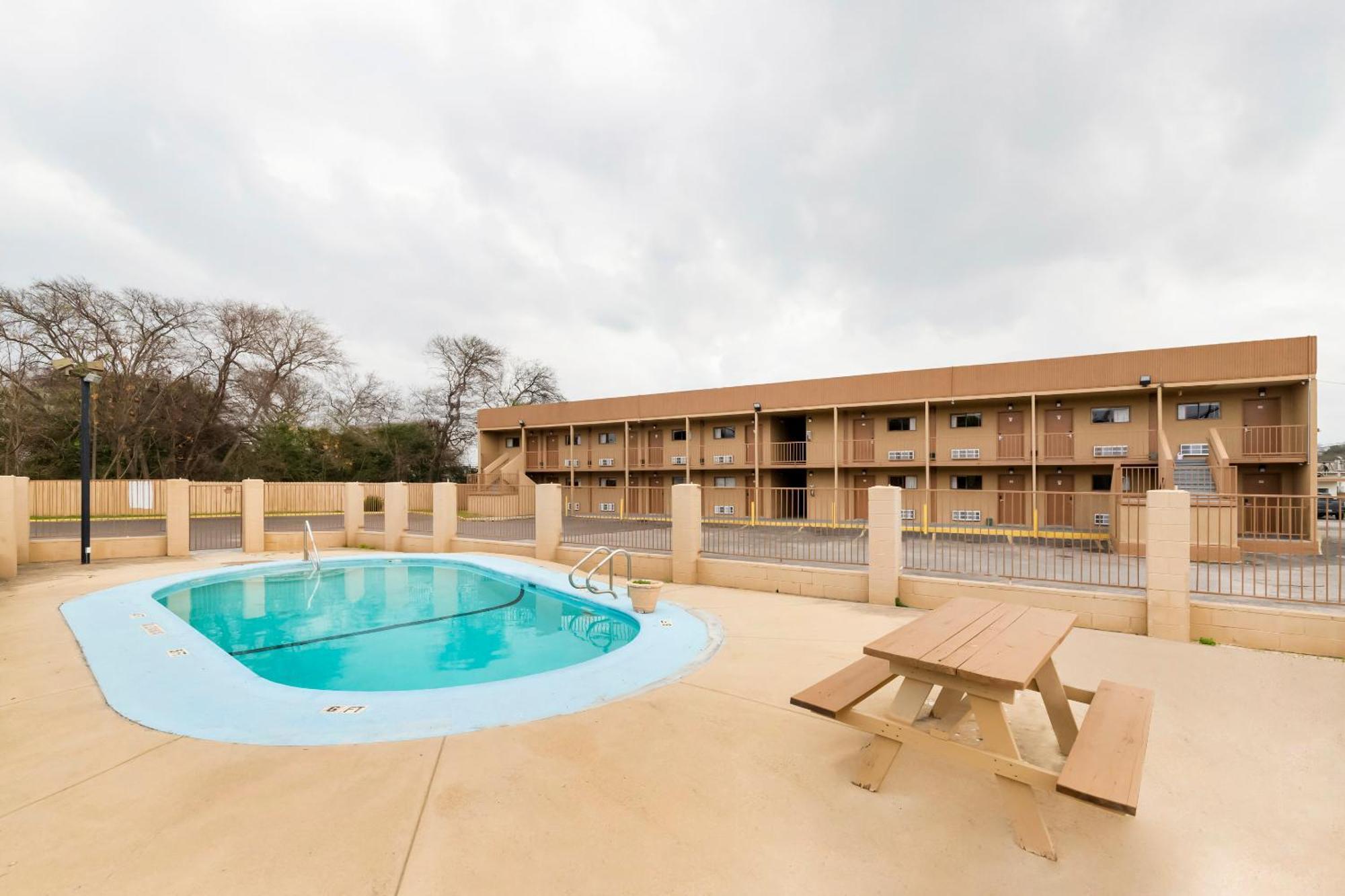 Oyo Hotel San Antonio Lackland Afb Seaworld Hwy 90 W Extérieur photo