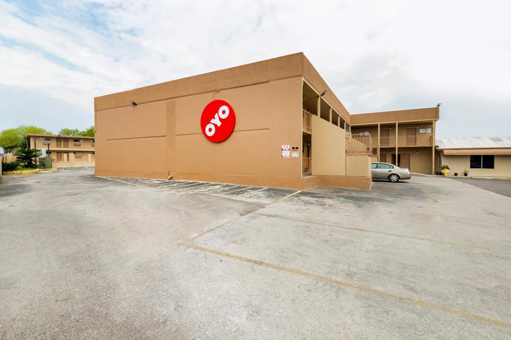 Oyo Hotel San Antonio Lackland Afb Seaworld Hwy 90 W Extérieur photo