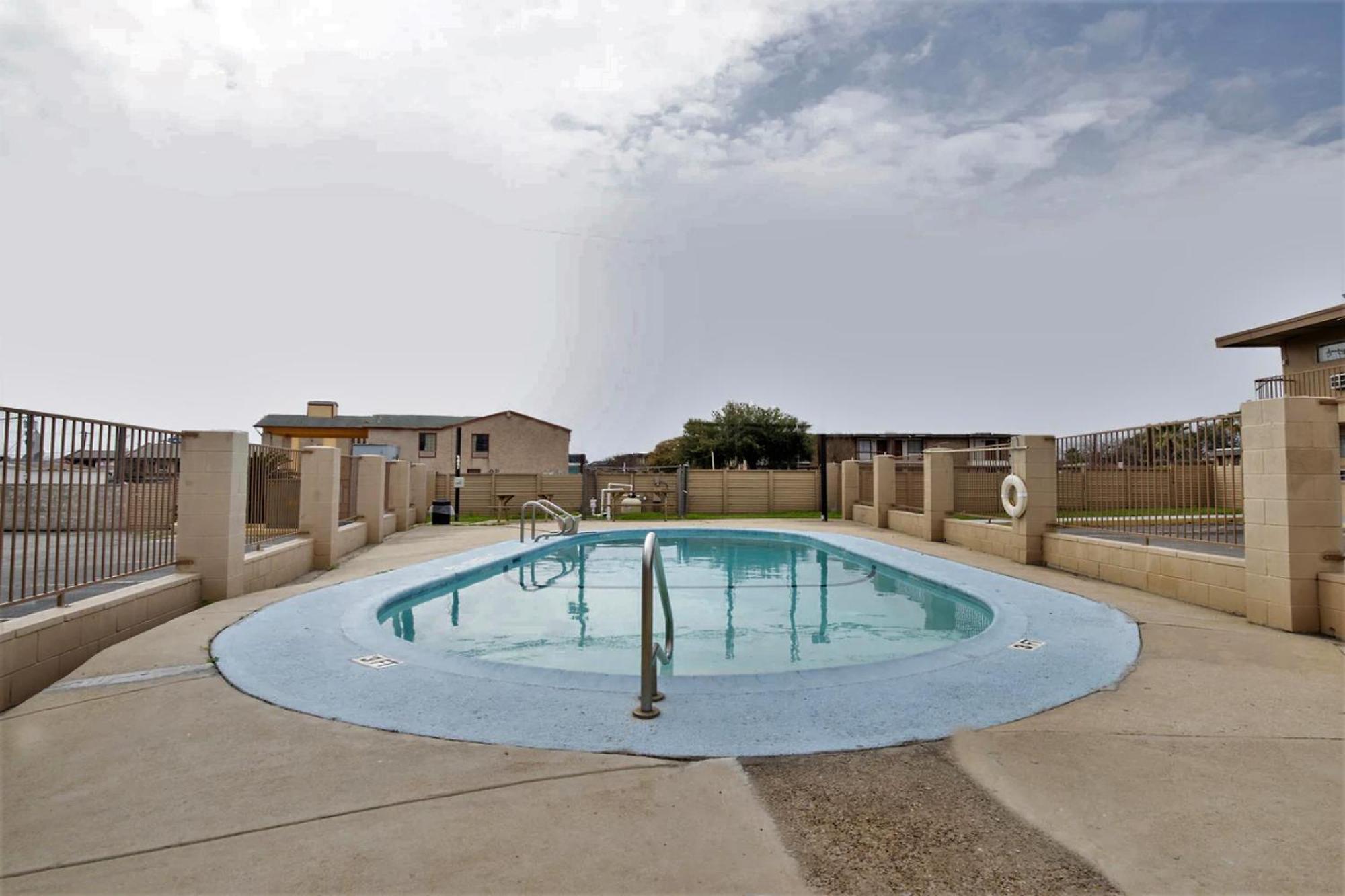 Oyo Hotel San Antonio Lackland Afb Seaworld Hwy 90 W Extérieur photo