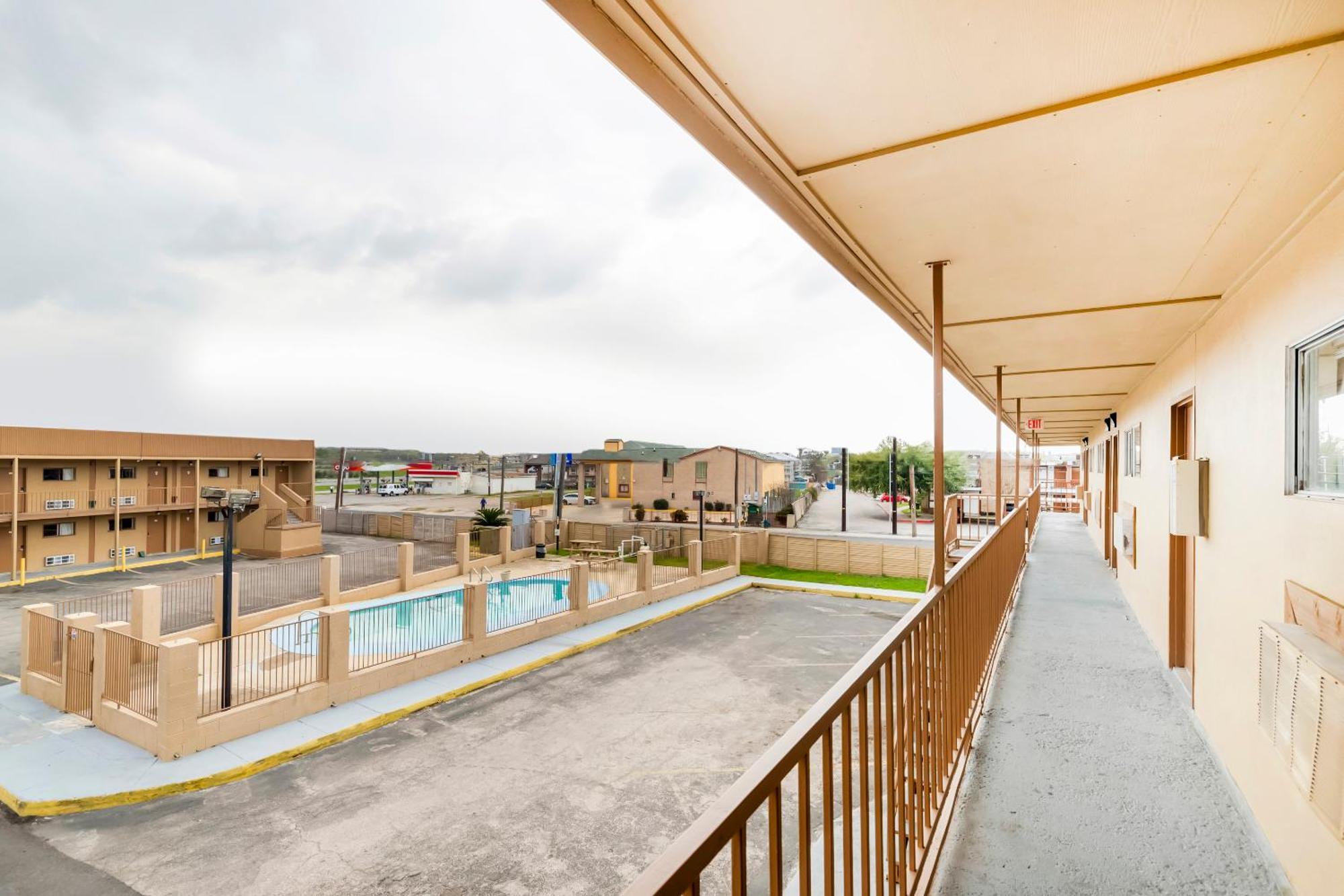 Oyo Hotel San Antonio Lackland Afb Seaworld Hwy 90 W Extérieur photo