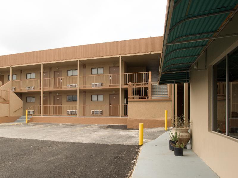 Oyo Hotel San Antonio Lackland Afb Seaworld Hwy 90 W Extérieur photo